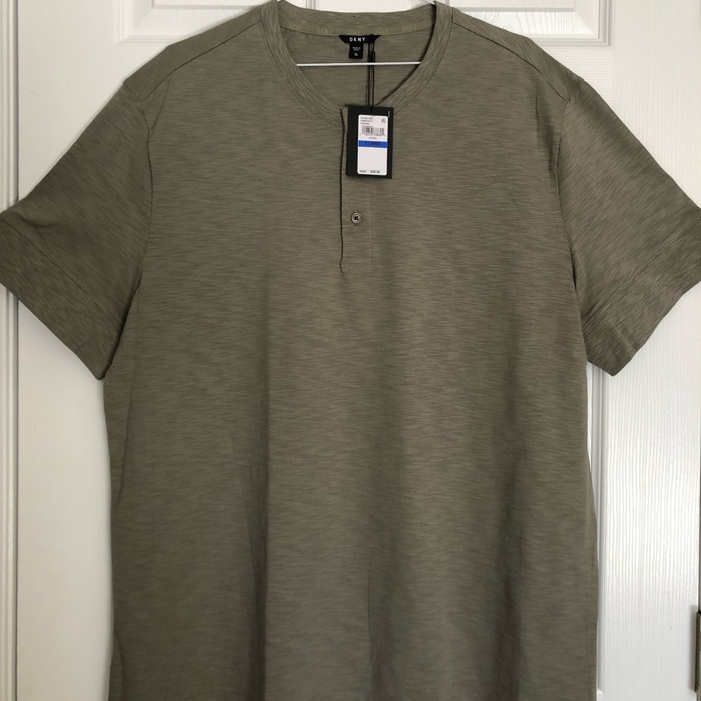 Men’s XL DKNY T-shirt. NWT